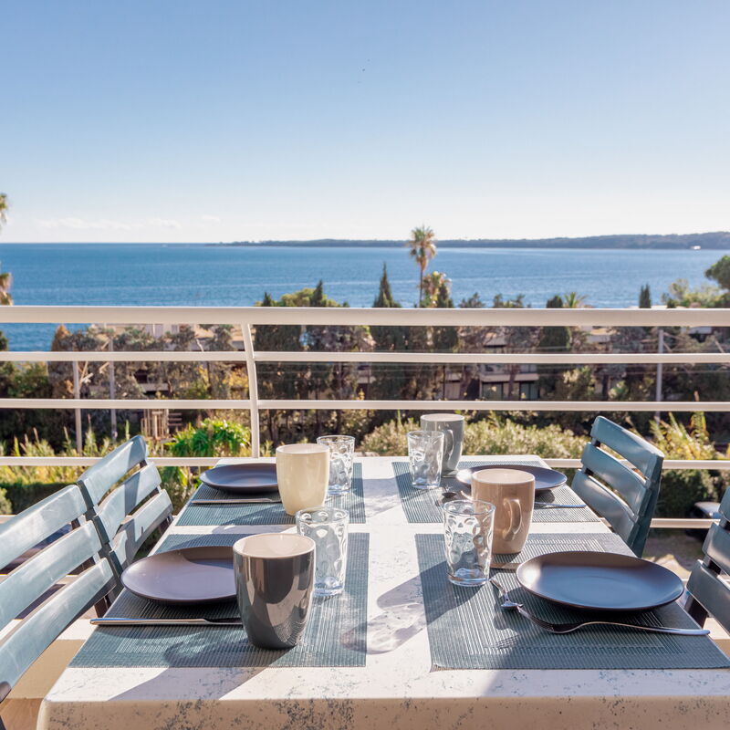 Apartment With Panoramic Sea View, Walk To The Beach: Balcon / Terrasse / Patio