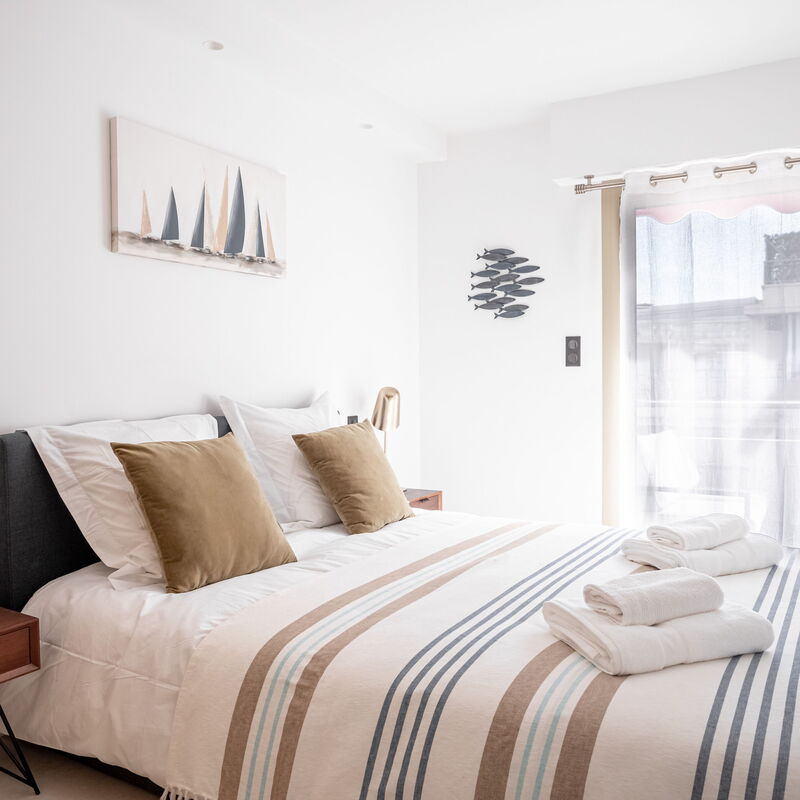 Amazing Apartment With Private Terrace & Full Air Conditioning - Walk To The Beach, La Croisette!: chambre à coucher