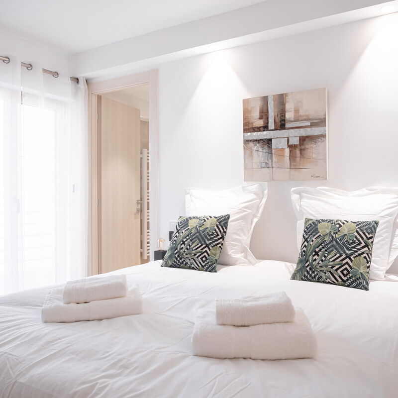 Amazing Apartment With Private Terrace & Full Air Conditioning - Walk To The Beach, La Croisette!: chambre à coucher