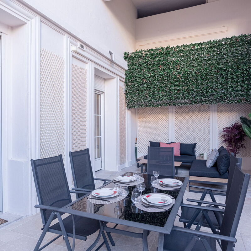 Luxury Apt With Large Terrace On Famous Rue D'antibes!