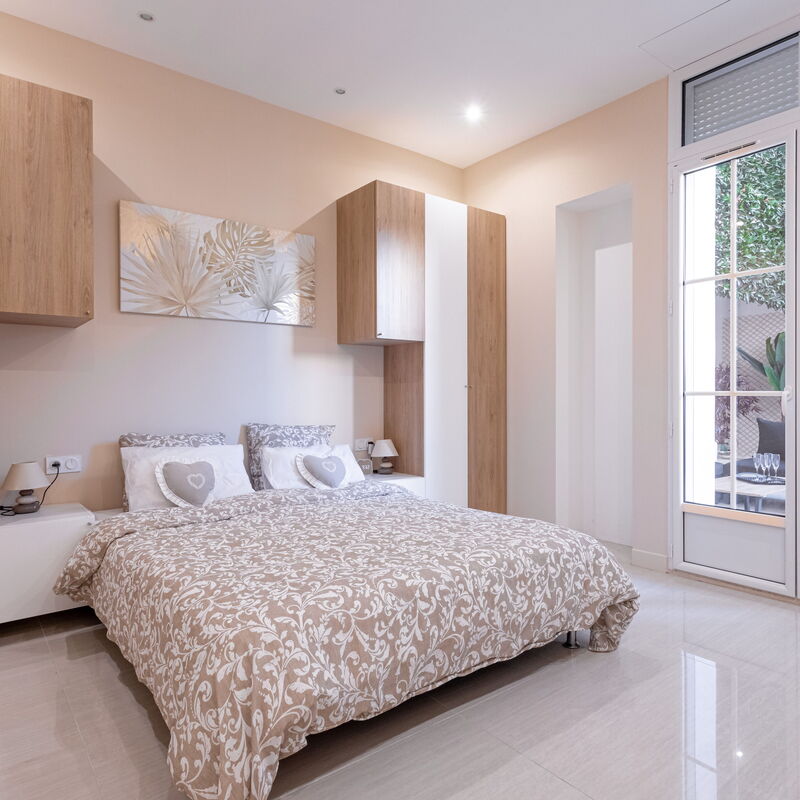 Luxury Apt With Large Terrace On Famous Rue D'antibes!: chambre à coucher