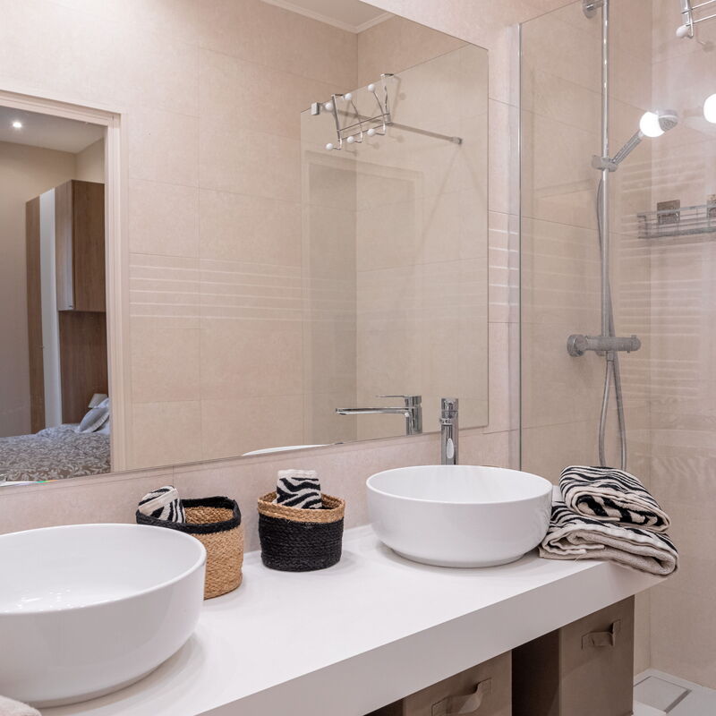 Luxury Apt With Large Terrace On Famous Rue D'antibes!: Salle de bain