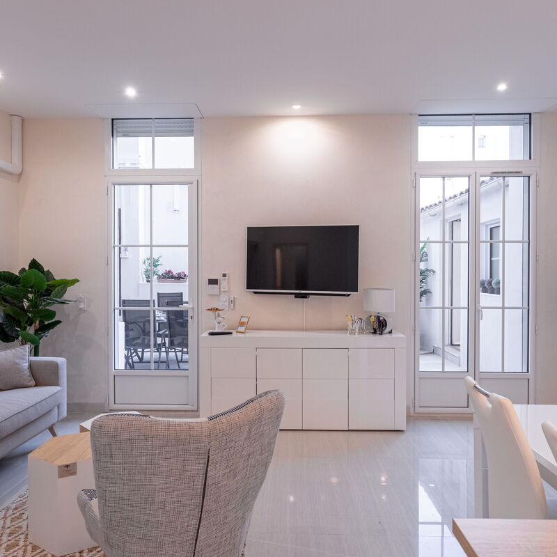 Luxury Apt With Large Terrace On Famous Rue D'antibes!: Salon