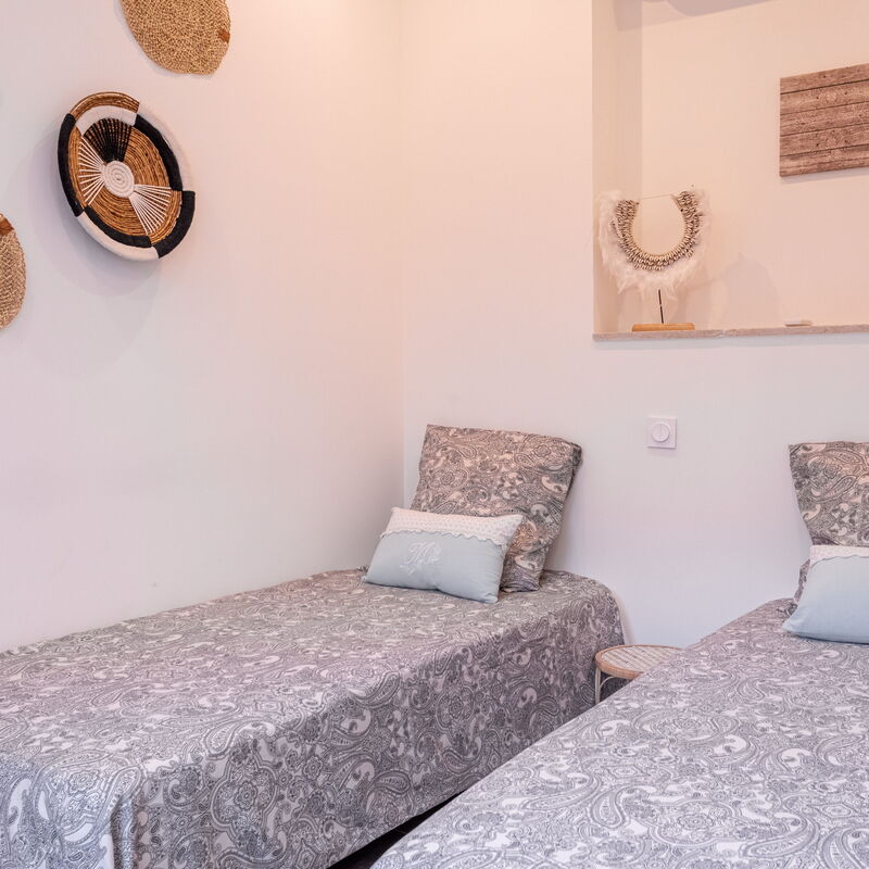 Luxury Apt With Large Terrace On Famous Rue D'antibes!: chambre à coucher