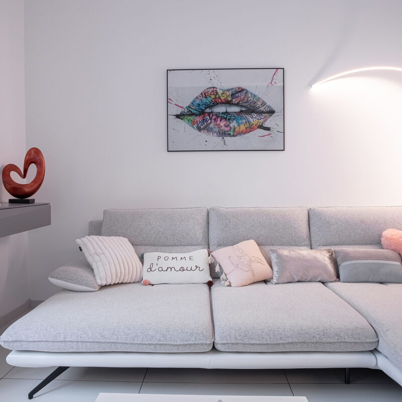 Large Duplex - Air Conditioning & Parking - Walk To The Beach !: Salon