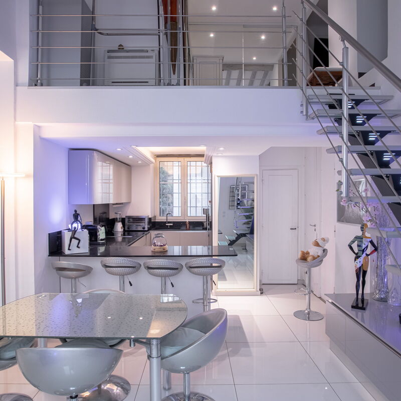 Large Duplex - Air Conditioning & Parking - Walk To The Beach !: Cuisine, Salon