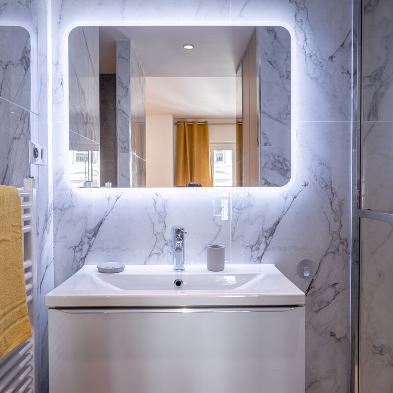 Luxury Apt With Balcony On Famous Rue D'antibes!: Salle de bain