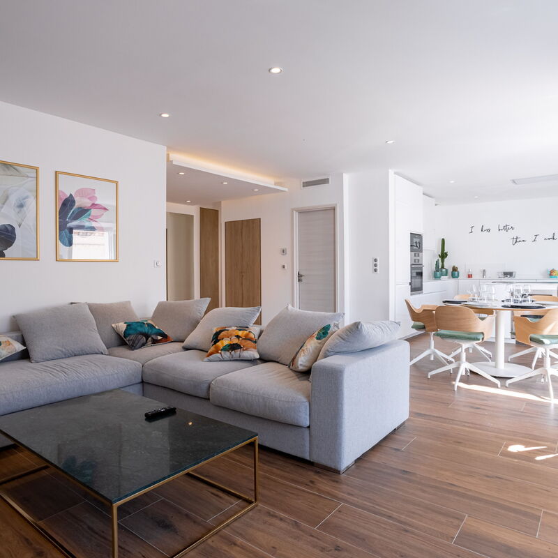 Luxury Apt With Balcony On Famous Rue D'antibes!: Salon