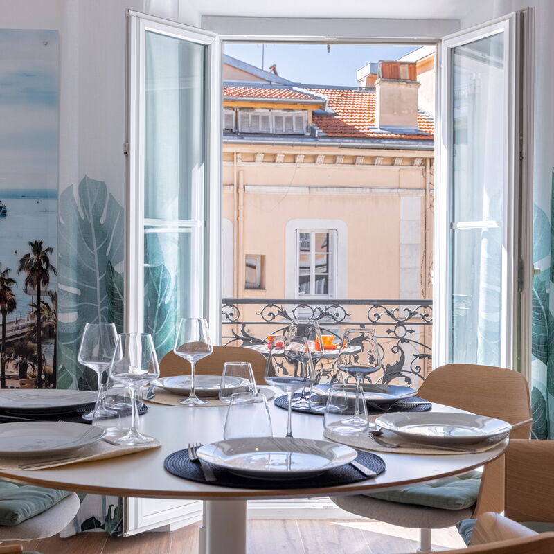 Luxury Apt With Balcony On Famous Rue D'antibes!: Salon