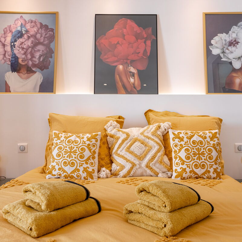 Luxury Apt With Balcony On Famous Rue D'antibes!: chambre à coucher