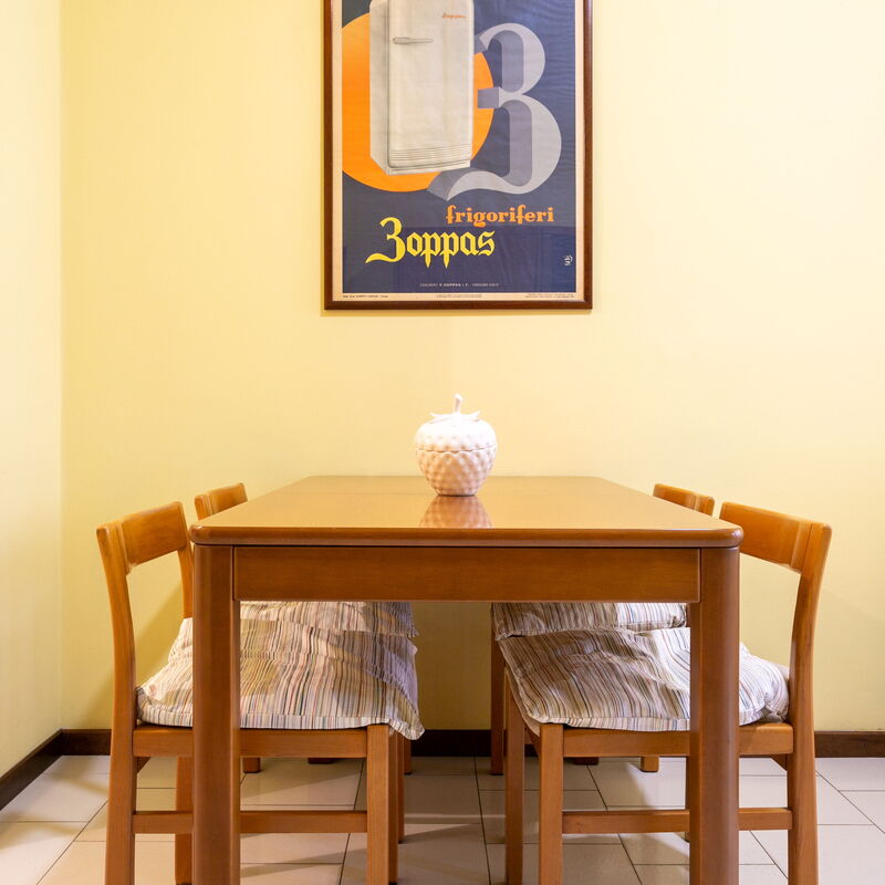 Paolo Mantegazza: Détails de la chambre, Salon