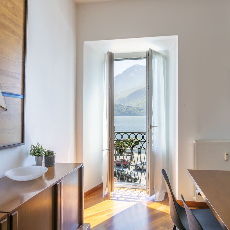 Piazzetta Lake View: Dining Room, Living Room, Scenic View