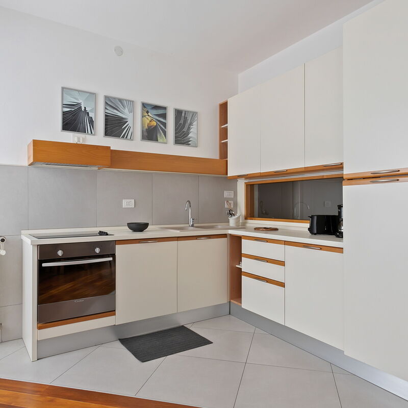 Piazzetta Lake View: Dining Room, Kitchen, Living Room