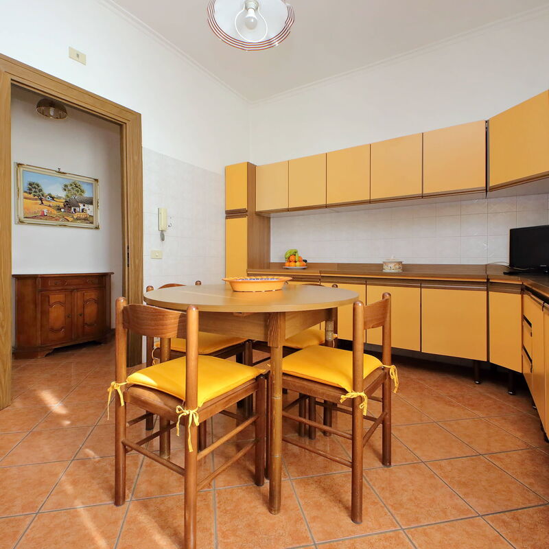 2 Br Balcony San Giovanni, Metro a: Kitchen