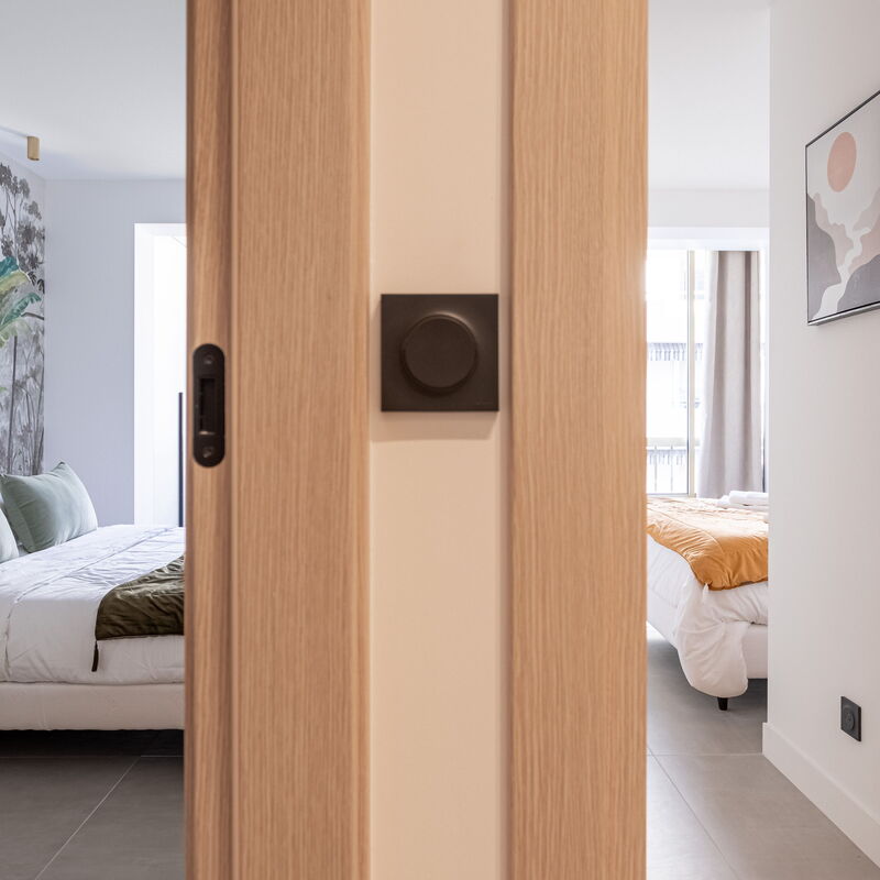 Magnifique Appartement 5* - Parking - Terrasse - 3 Mins de la Croisette: Bedroom