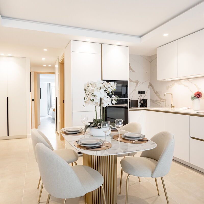 Magnifique Appartement 5* - Parking - Terrasse - 3 Mins de la Croisette: Kitchen, Living Room