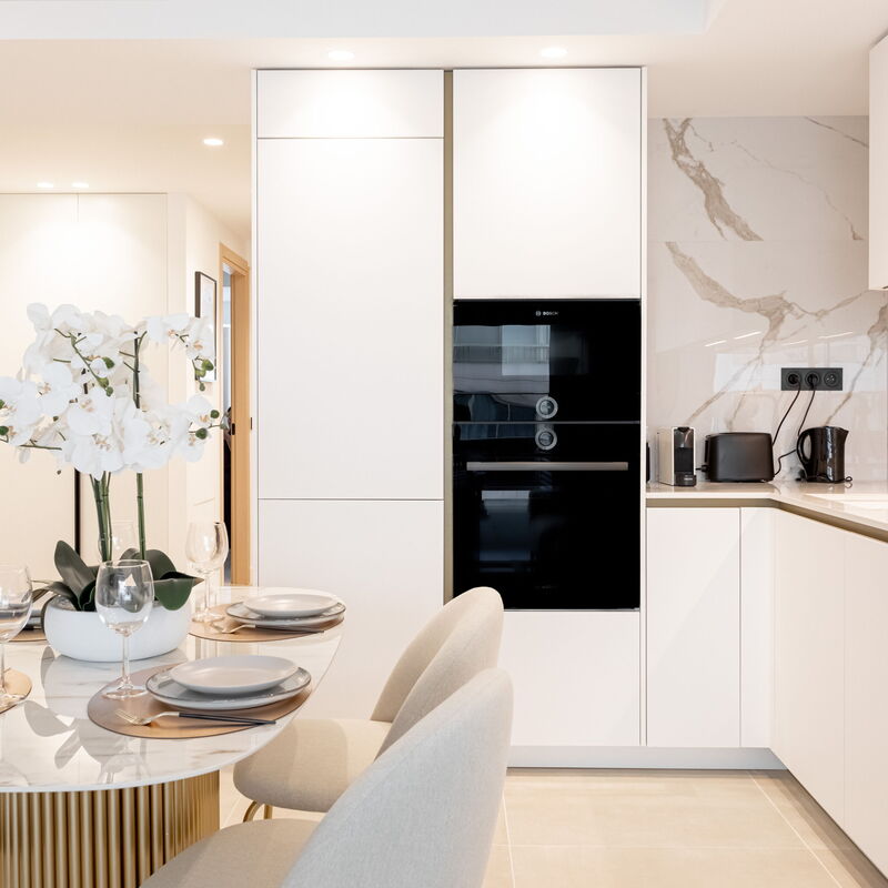 Magnifique Appartement 5* - Parking - Terrasse - 3 Mins de la Croisette: Kitchen, Living Room