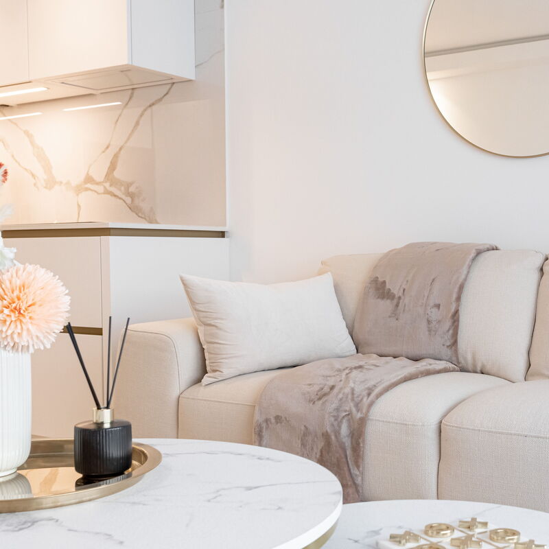 Magnifique Appartement 5* - Parking - Terrasse - 3 Mins de la Croisette: Living Room