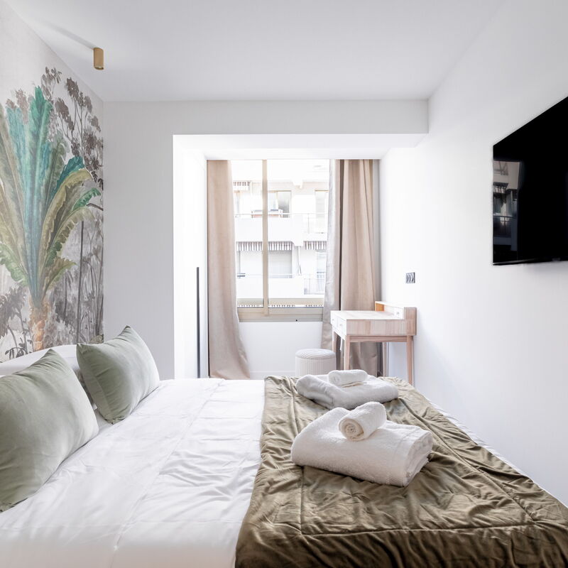 Magnifique Appartement 5* - Parking - Terrasse - 3 Mins de la Croisette: Bedroom