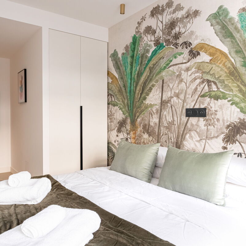 Magnifique Appartement 5* - Parking - Terrasse - 3 Mins de la Croisette: Bedroom