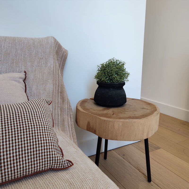 Pearl Studio: Living Room, Room Detail