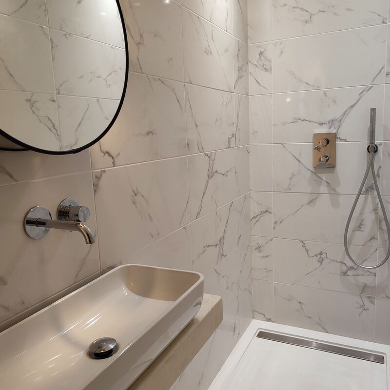 Pearl Studio: Bathroom