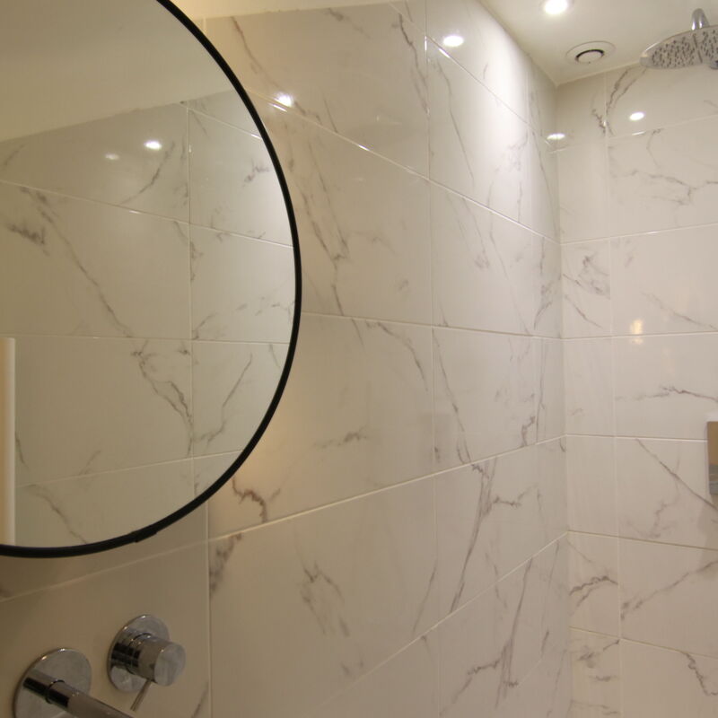 Pearl Studio: Bathroom