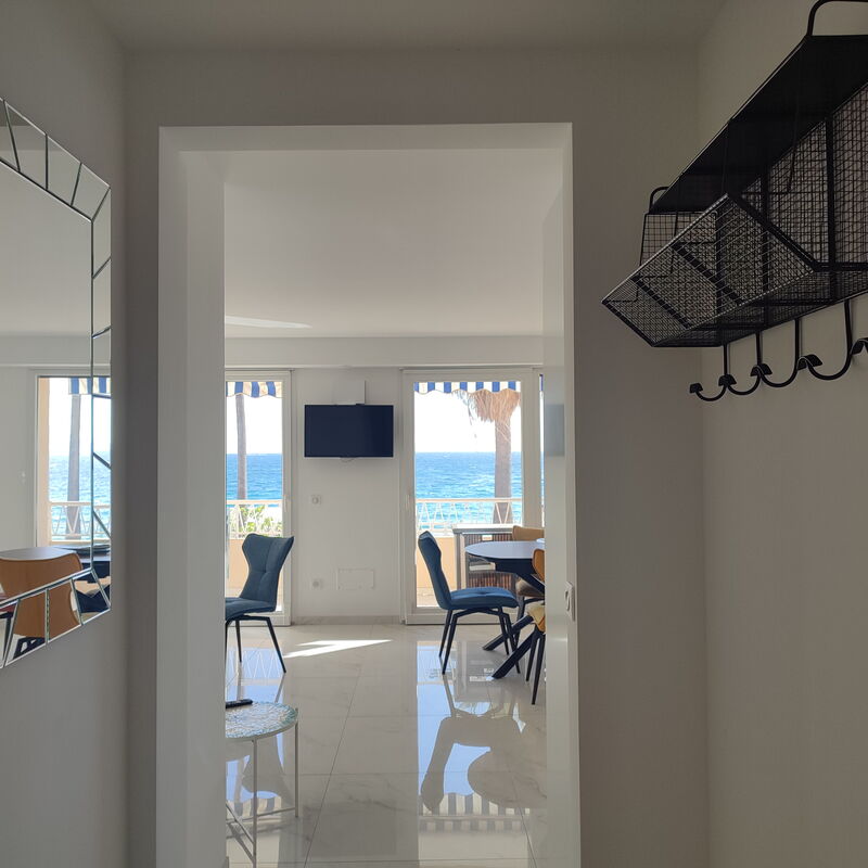 Le Madrigal: Living Room