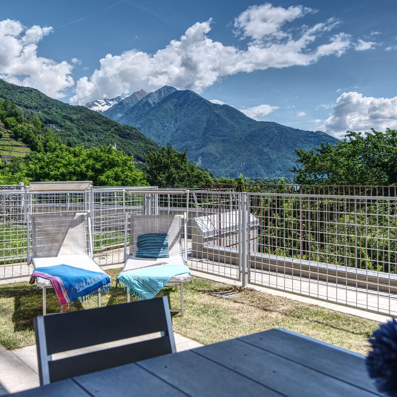 Yellow Lake View: Balcony / Terrace / Patio, Garden