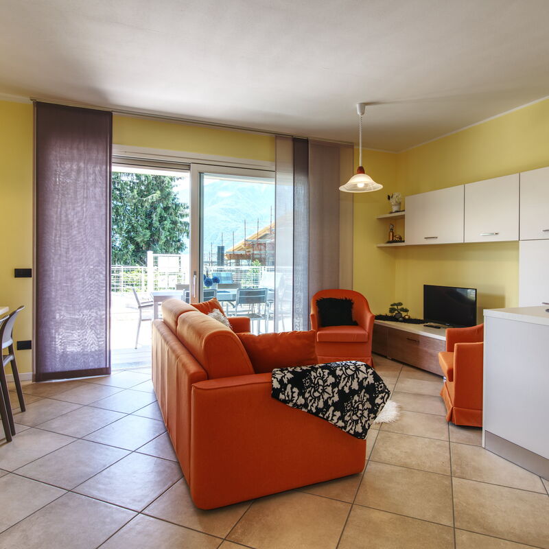 Yellow Lake View: Dining Room, Kitchen, Living Room