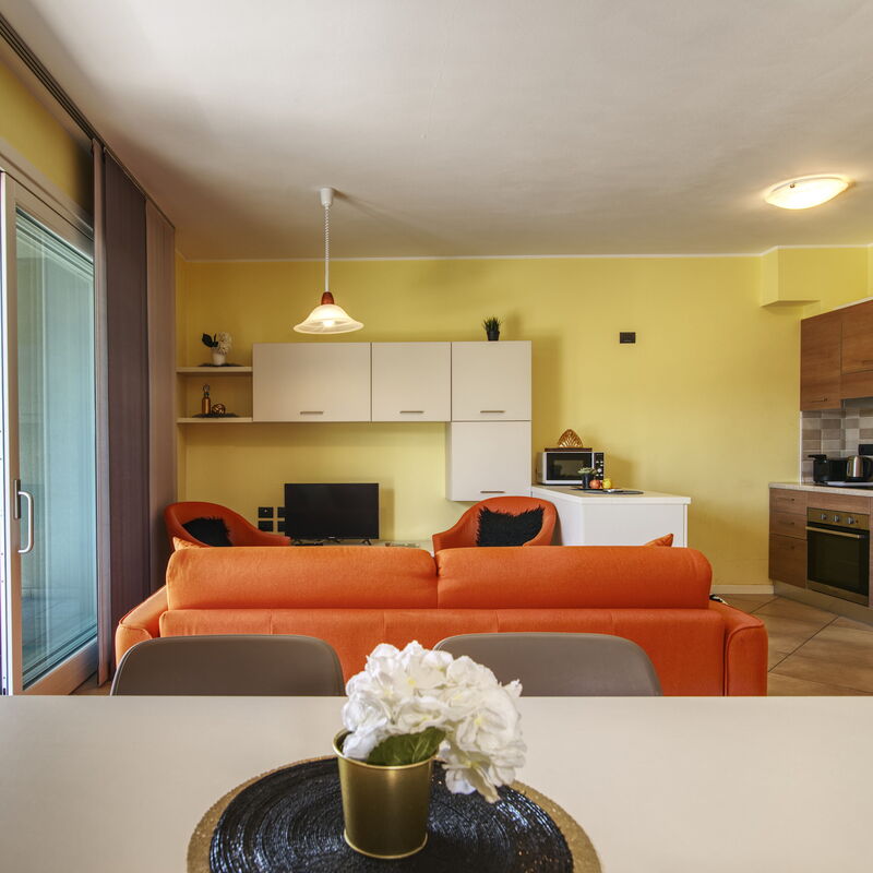 Yellow Lake View: Dining Room, Kitchen, Living Room