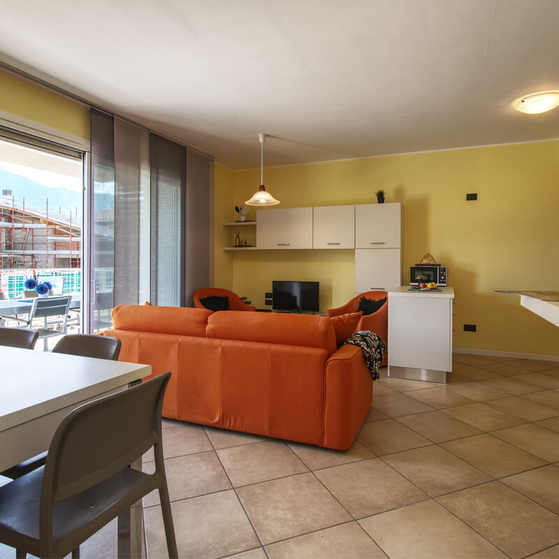 Yellow Lake View: Dining Room, Kitchen, Living Room