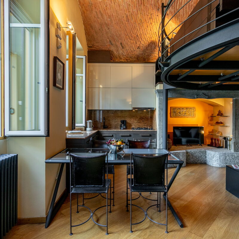 Secret Retreat With Lake View: Dining Room, Kitchen, Living Room