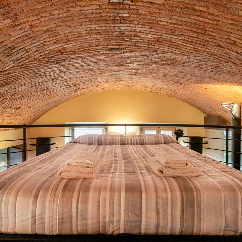 Secret Retreat With Lake View: Bedroom