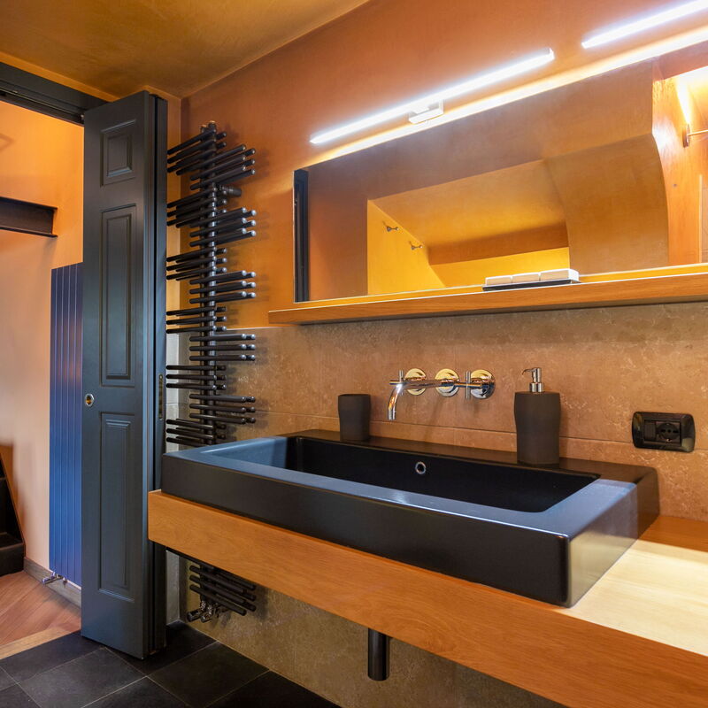 Secret Retreat With Lake View: Bathroom