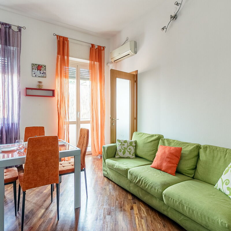 Molise: Dining Room, Living Room