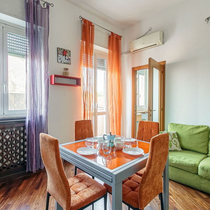 Molise: Dining Room, Living Room