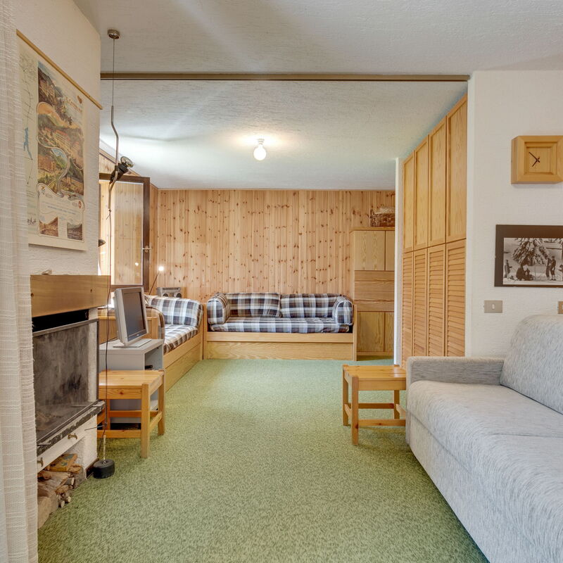 Santa Caterina Isola Apartment: Bedroom, Dining Room, Living Room