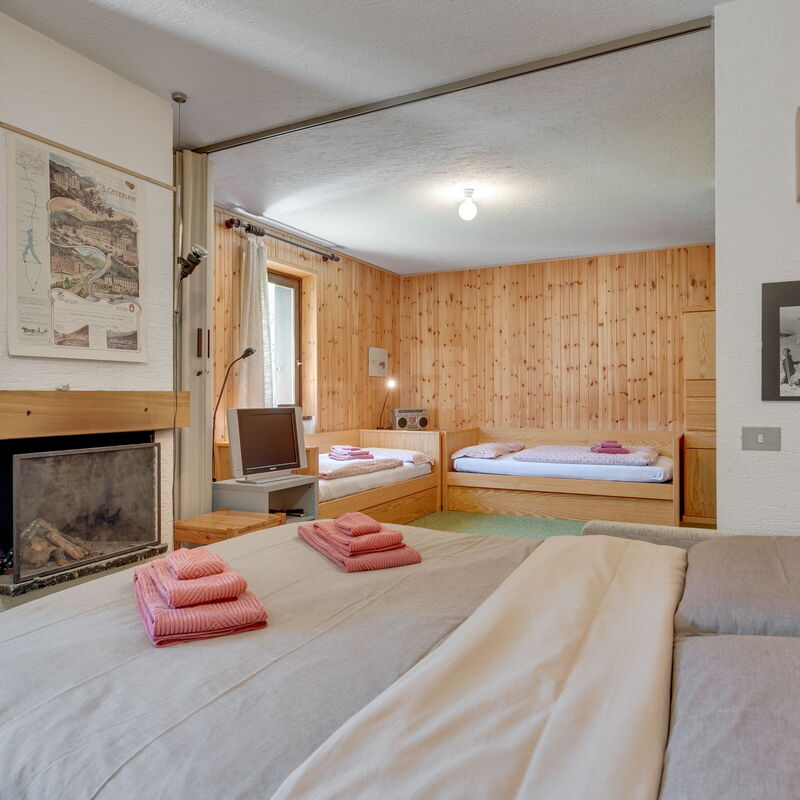 Santa Caterina Isola Apartment: Bedroom, Dining Room, Living Room