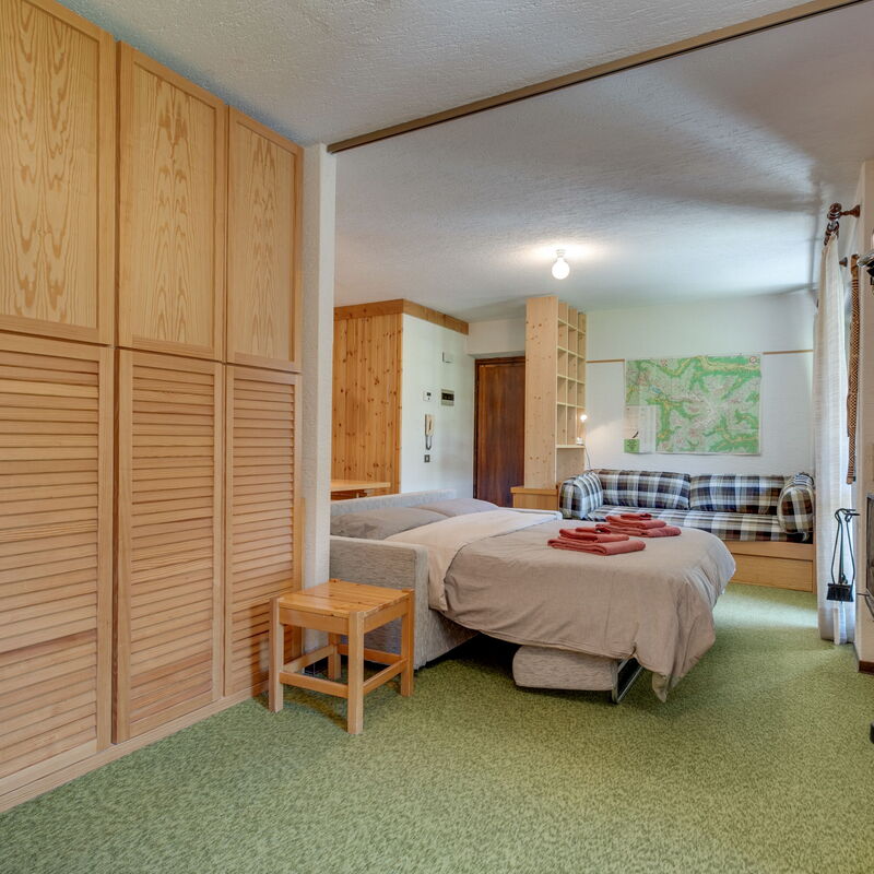 Santa Caterina Isola Apartment: Bedroom, Dining Room, Living Room