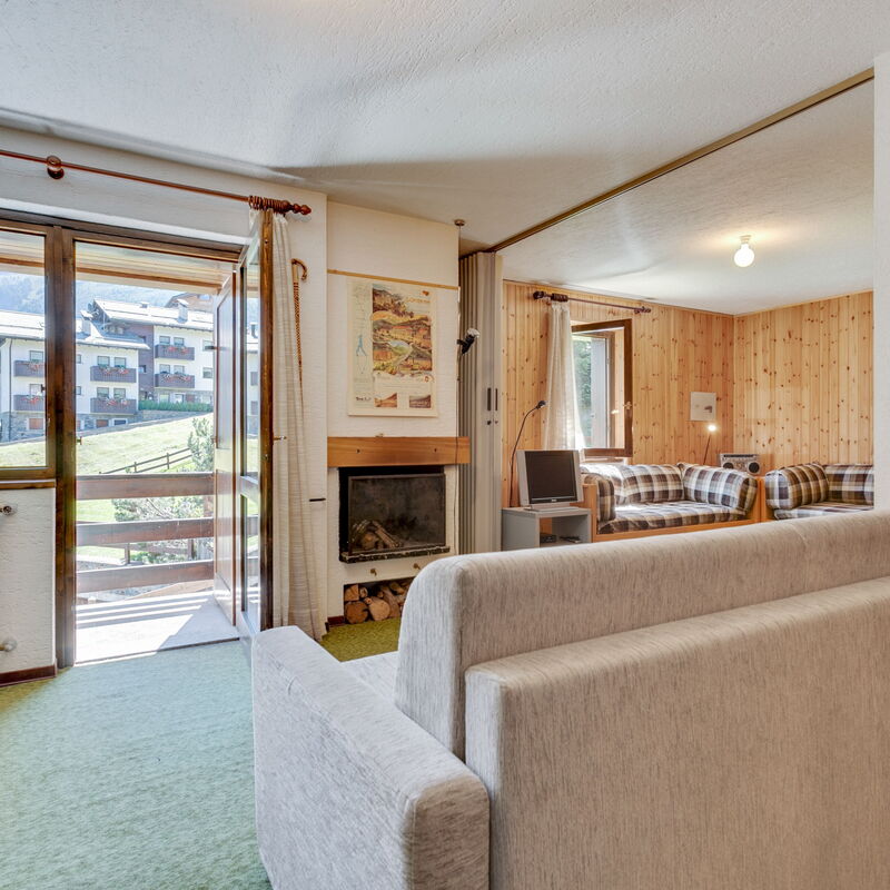 Santa Caterina Isola Apartment: Bedroom, Dining Room, Living Room