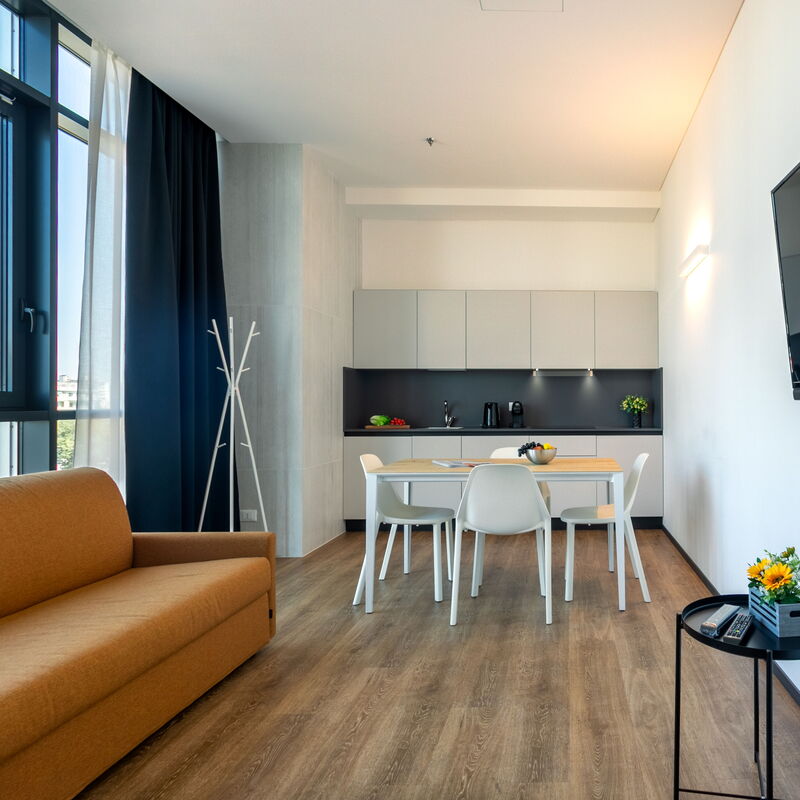 Htm Hybrid Tower Mestre: Salle à manger, Salon