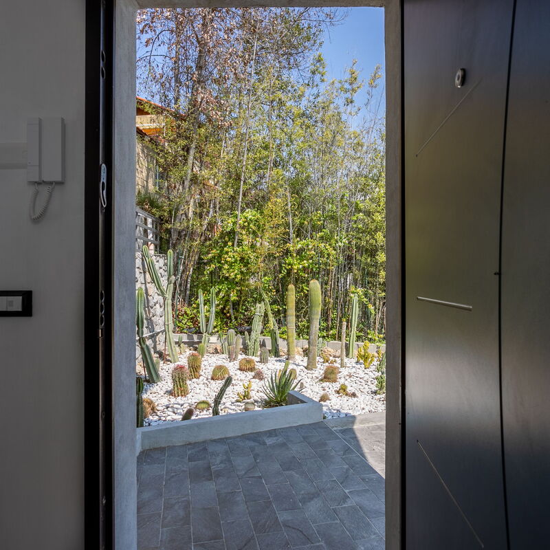 Strada Degli Olandesi - Panoramic Villa: Main Entrance, Spring