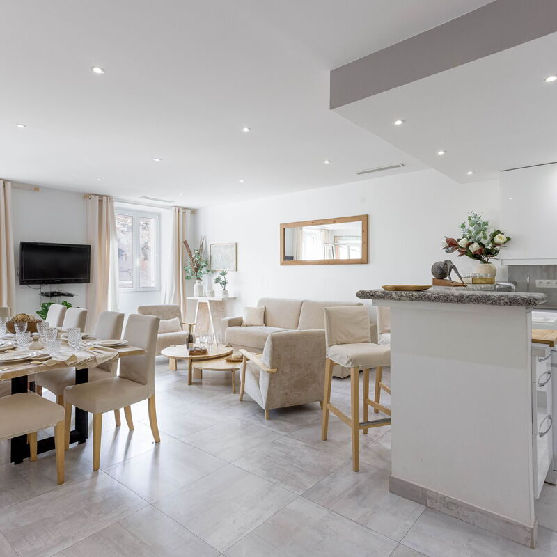 38 Meynadier 4p: Living Room