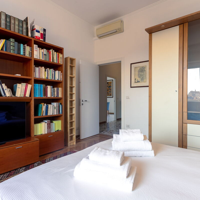 Garibaldi 2 Br Apt by Halldis: Bedroom