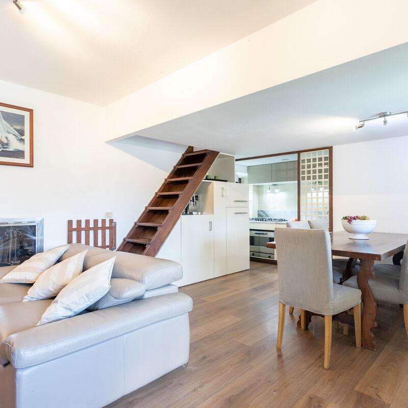 Sailor House Near Lake: Dining Room, Living Room