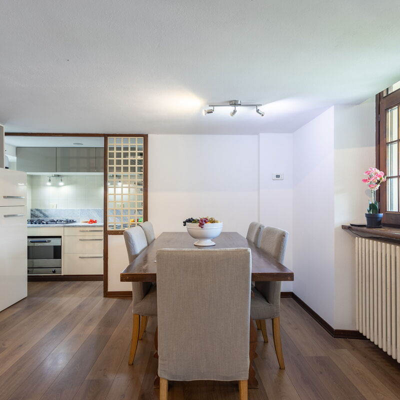 Sailor House Near Lake: Dining Room, Living Room