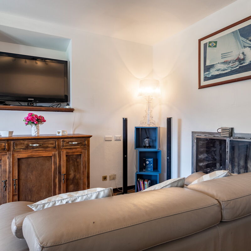 Sailor House Near Lake: Dining Room, Living Room