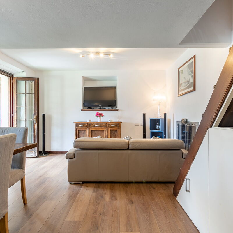 Sailor House Near Lake: Dining Room, Living Room