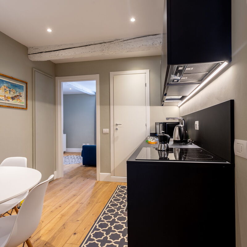 Lupi: Dining Room, Kitchen